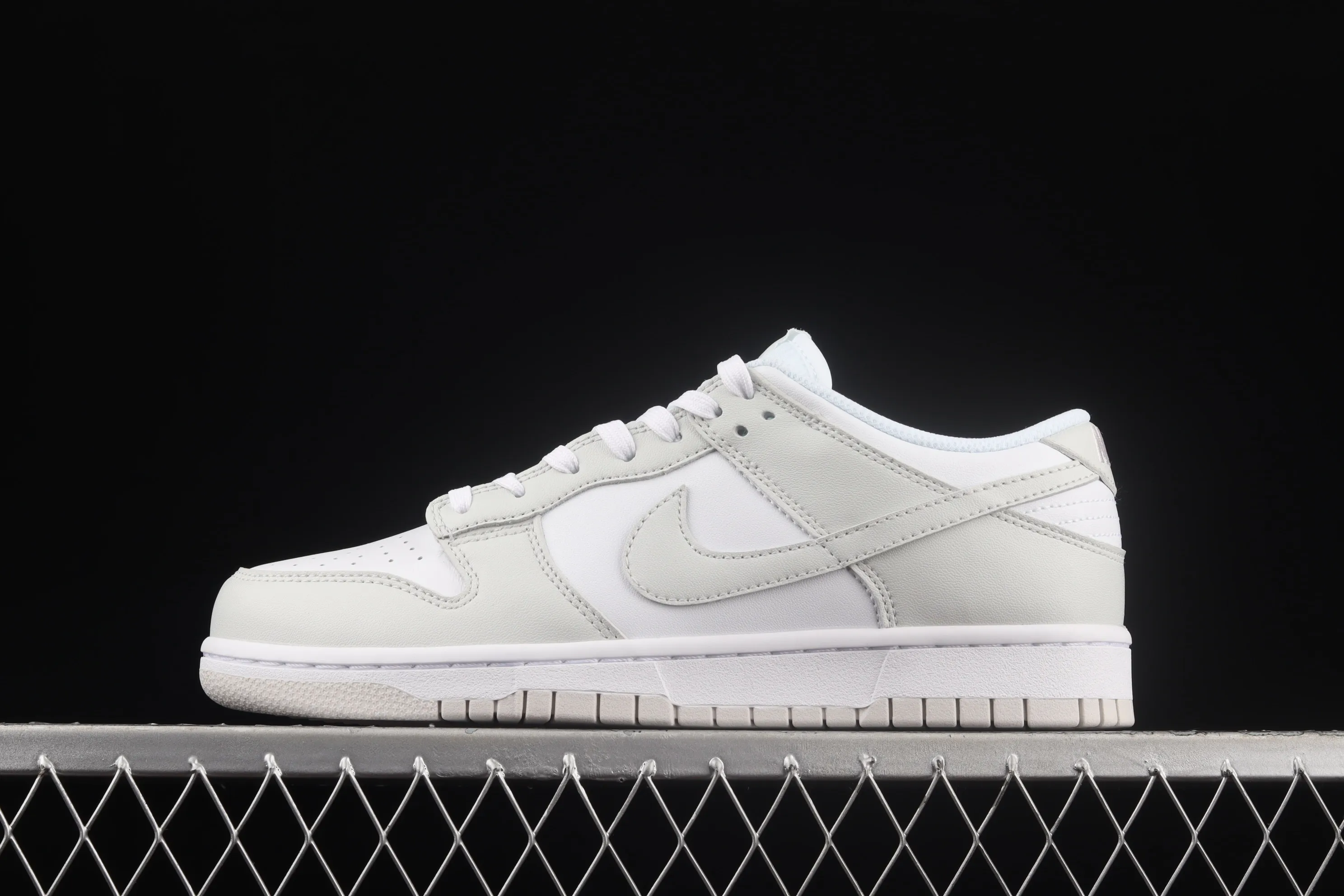 All categories Nk SB Dunk Series Nk SB Dunk Low low-top skate shoes F version special price Nk SB Dunk Low dunk series white and light gray color low-top casual sports skateboard shoes DD1503-103